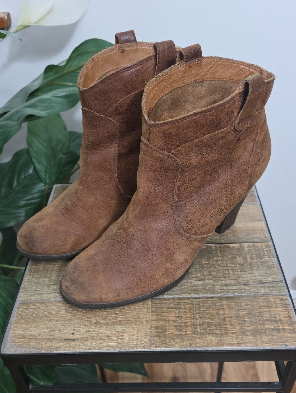 Clarks Suede Leather Bootie Pullon Block Heel Womens 8